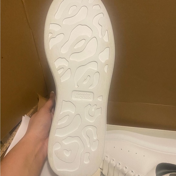 Alexander McQueen Mens Oversized Sneaker White/Black - Picture 9 of 9